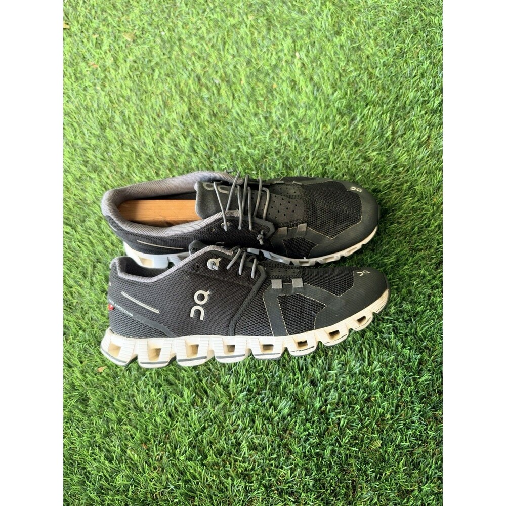 On Cloud Black/Gray/White Athletic Sneaker (WOMENS) 8 Us